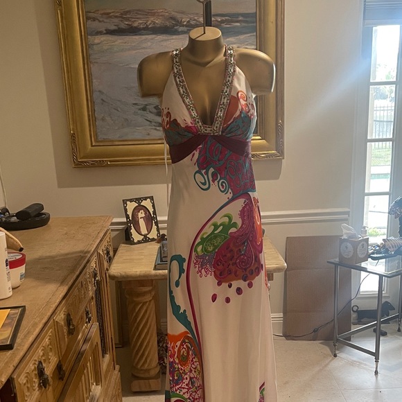 Dave & Johnny Dresses & Skirts - Dave & Johnny White Halter Maxi Dress with Multicolor Paisley Accents
